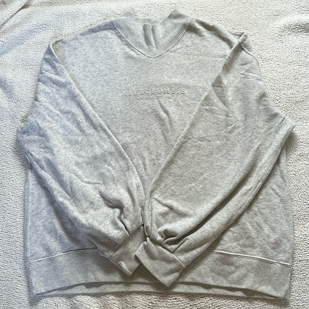 Abercrombie & Fitch Gray Crew Neck Sweater
